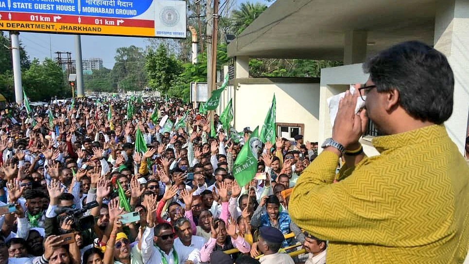 JMM holds march in Ranchi to protest against ED summons to Soren