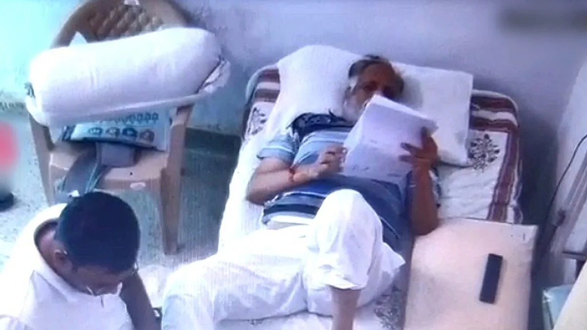 Satyender Jain, having massage at Tihar Jail.