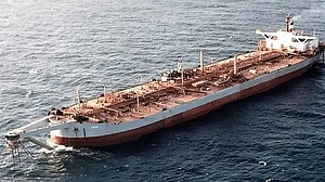 15 oil vessels blocked at Turkish Straits amid EU sanctions on Russian oil