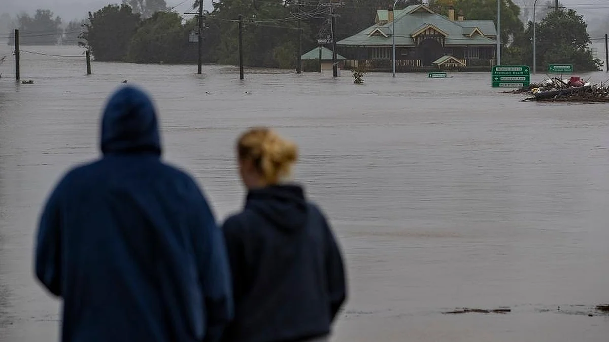 Heavy rainfall across Australia's southeast coast since Saturday last week has once again inundated Sydney and large parts of southeast New South Wales (NSW) with flash flooding and severe weather. (Xinhua/Bai Xuefei)