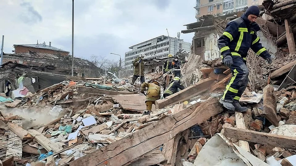 Russian military shelling in Kharkiv destroys mall.