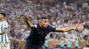 FIFA World Cup Final: France bounce back in second half, level 2-2 with Argentina
