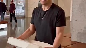 Musk gets booed by crowd at Dave Chappelle show