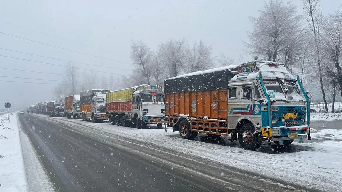 Jammu-Srinagar National Highway remains closed for the second day in a row