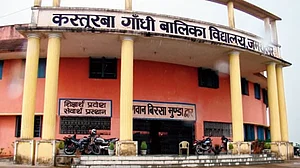 J'khand: Over 60 girls walk for 17 km at night to complain to DC about hostel warden