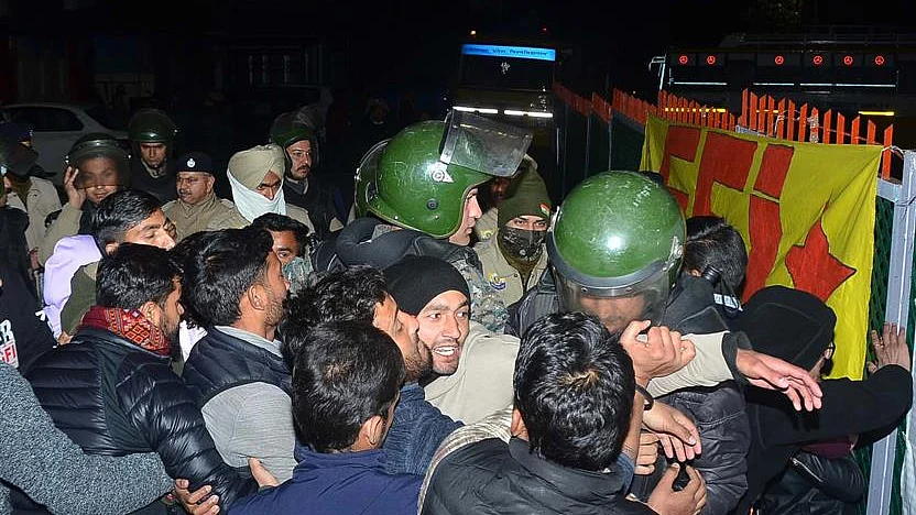 Police stop SFI from screening BBC documentary on Himachal Pradesh University campus