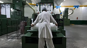 Pakistan: Millions of textile workers lose jobs amid crisis