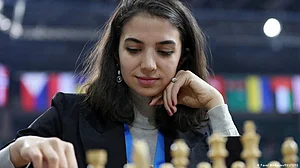 Chess star Sara Khadem flees Iran over headscarf