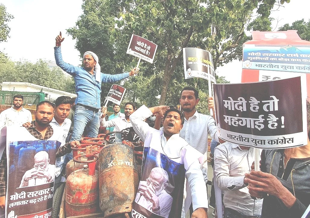 Make space for the youth in Congress, says political analyst Raju Parlekar