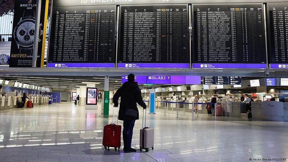 Thousands of flights delayed as US shutdown drags on
