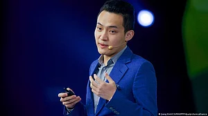 Celebrities Lindsey Lohan, Akon charged over crypto sales