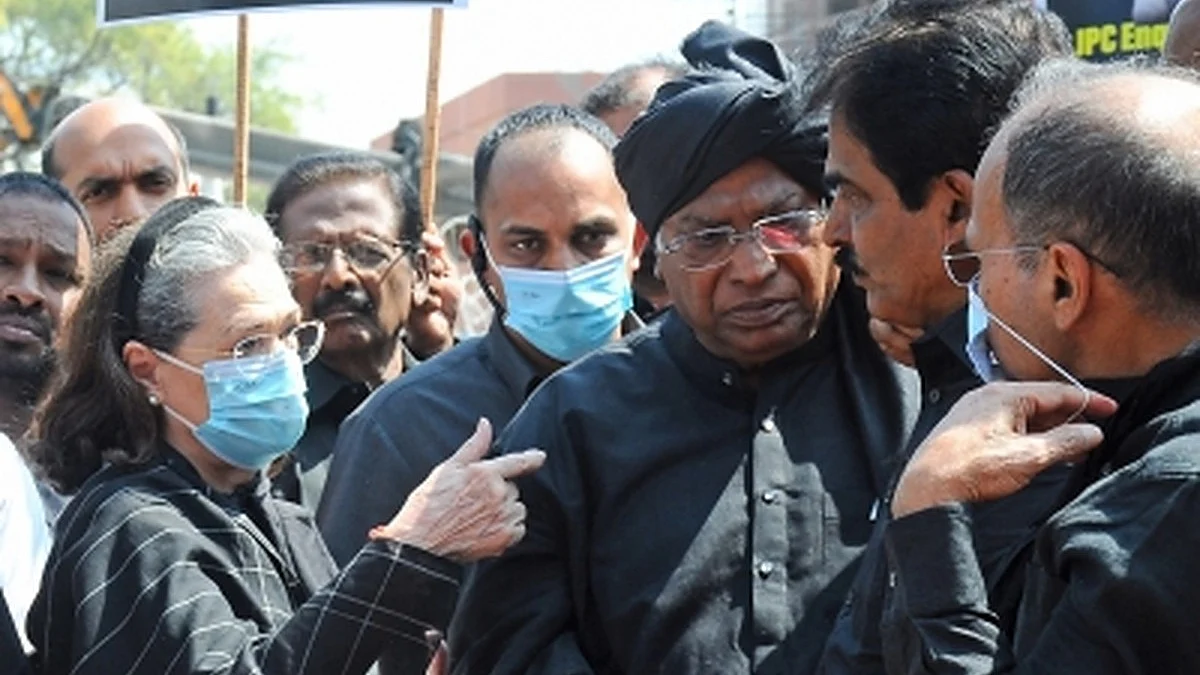 Cong MPs to take out torchlight protest march from Red Fort