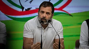 'Suit-boot' govt's only target is to fill coffers of 'friends': Rahul on 'falling incomes'