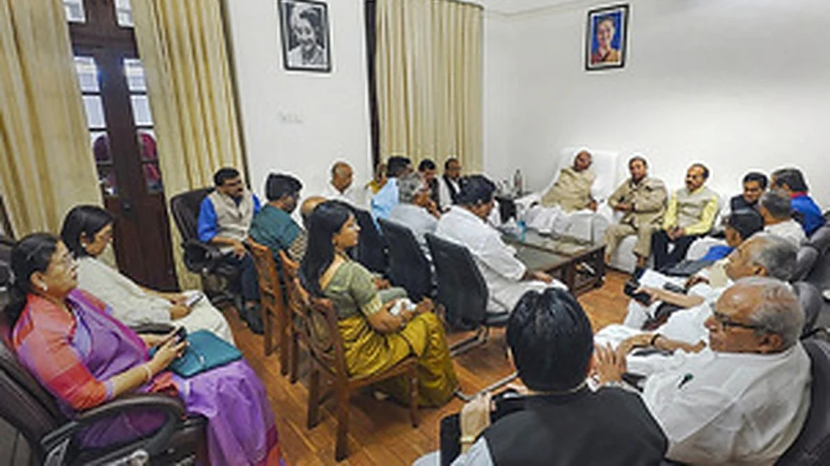 Leaders of several opposition parties meet to coordinate strategy