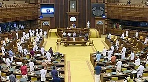 Cong-led oppn protests continue in Kerala Assembly