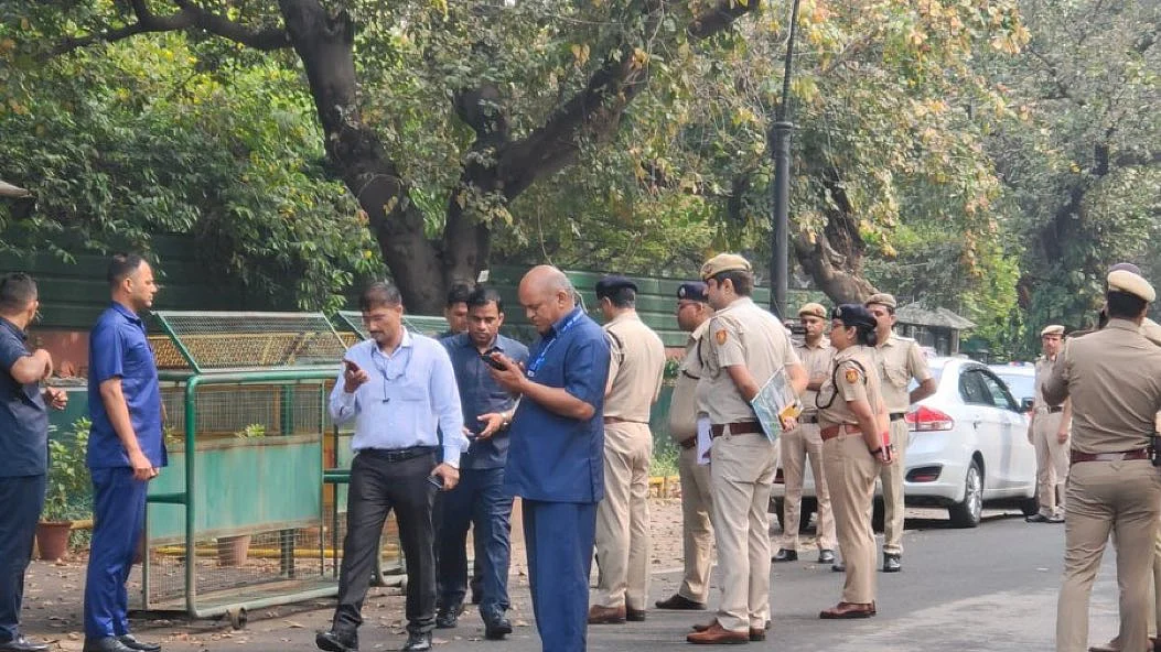 Delhi Police outside Rahul Gandhi's house in New Delhi on Sunday, 19 March