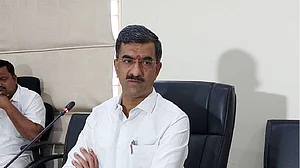 Maha govt to set up network of informers to tackle illicit liquor trade: Excise Minister Shambhuraj Desai