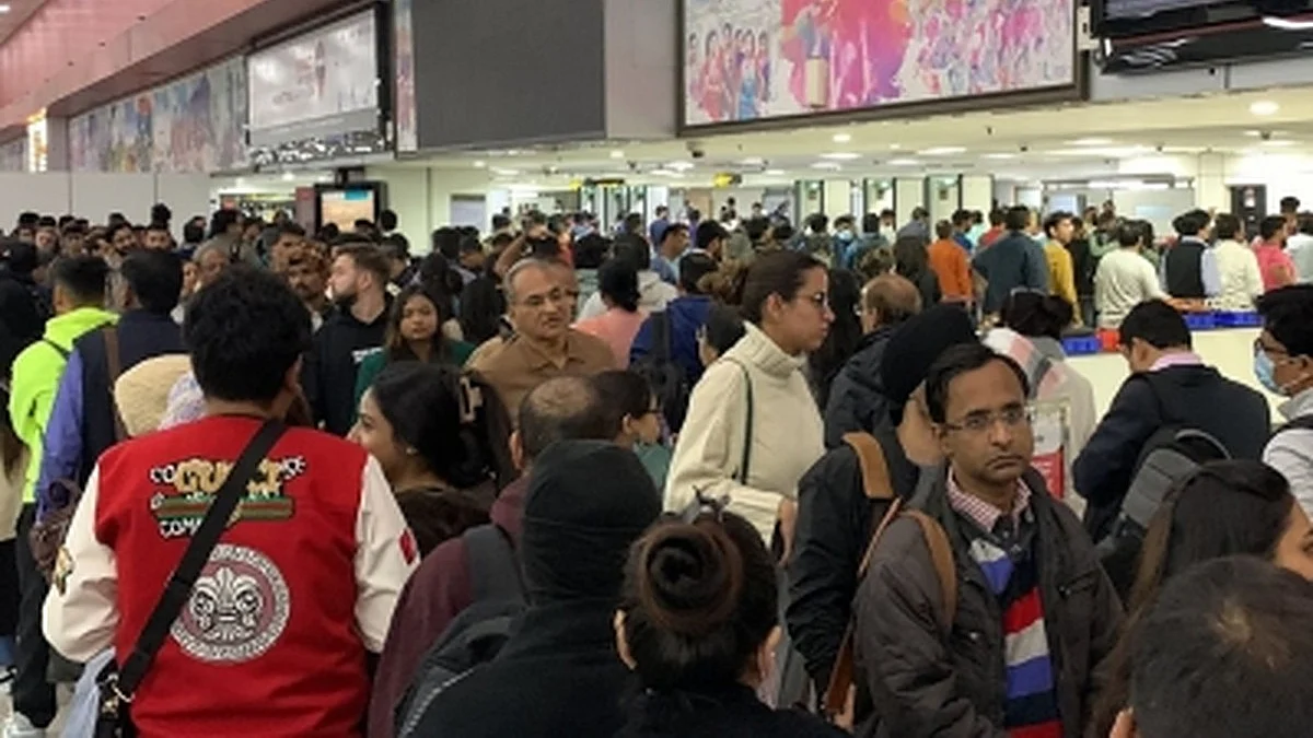 Delhi airport witnesses chaos, passengers complain about long waiting hours
