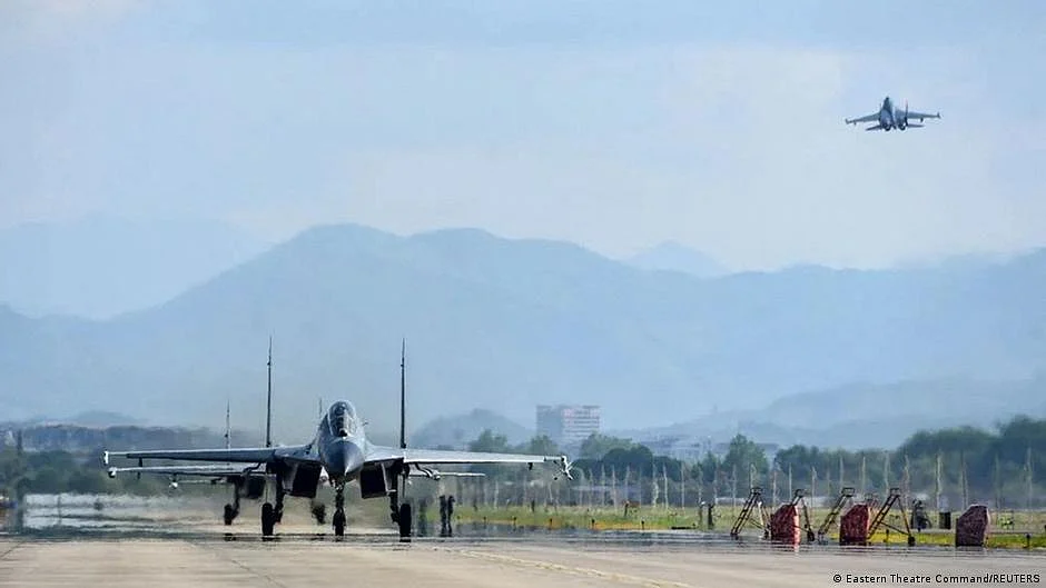 Chinese aircraft, warships spotted near Taiwan