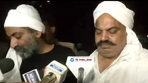 Atiq Ahmed (right) and his brother Ashraf (left)