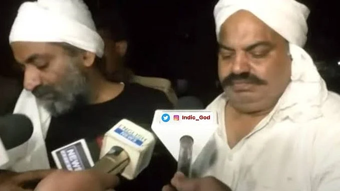 Atiq Ahmed (right) and his brother Ashraf (left)