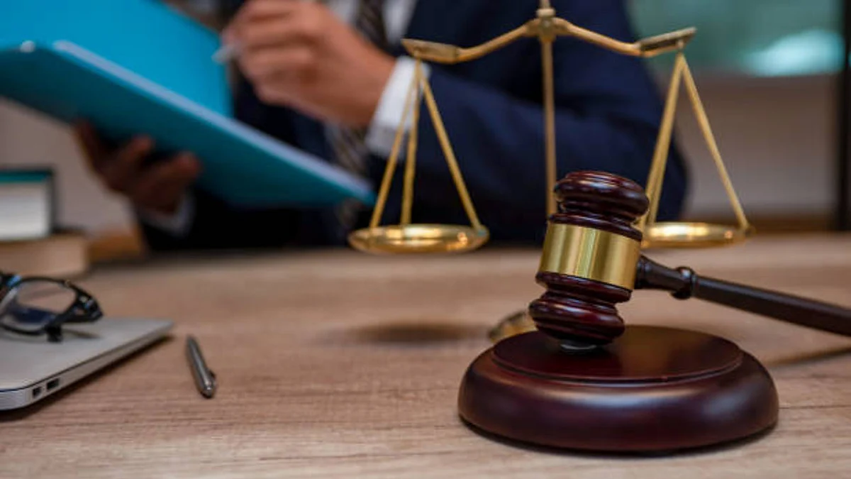 Representative image of balance scales and gavel