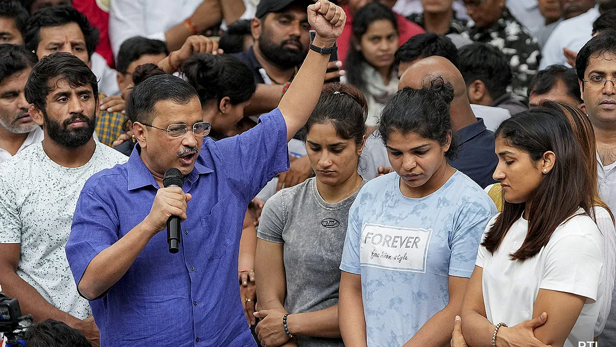 Delhi CM Arvind Kejriwal joins the wrestlers protest at Jantar Mantar on Saturday, April 29. (Photo Courtesy: PTI)