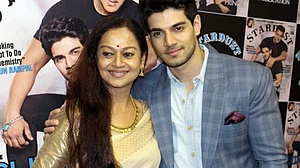 Sooraj Pancholi with his mother Zarina Wahab (Photo Courtesy: Viral Bhayani/Instagram)