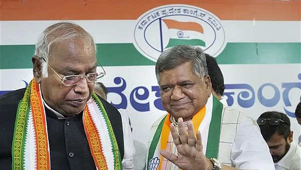 Jagadish Shettar with Congress President Mallikarjun Kharge