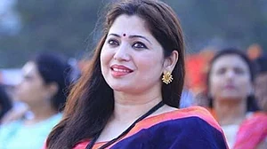 Marathi actress, Shiv Sena's Deepali Sayed accuses ex-aide of threats, defamation