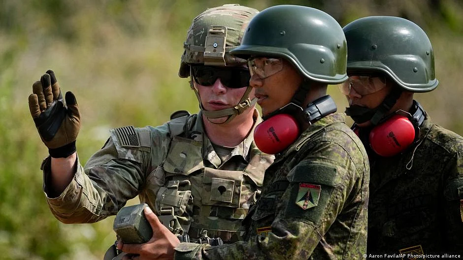 Philippines gives US access to strategic military bases