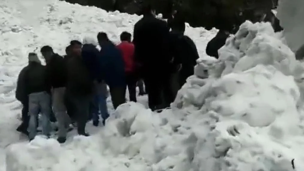 Six tourists die, 11 injured in Sikkim avalanche