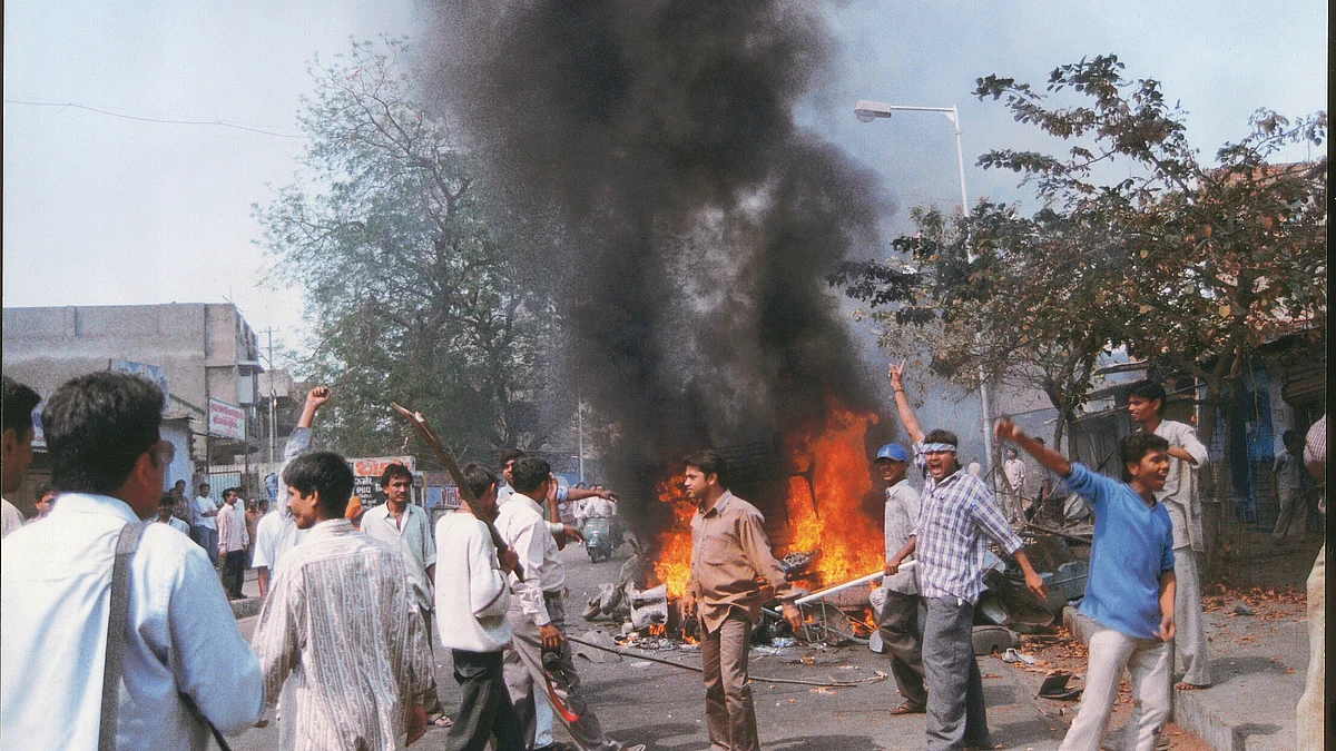 A rampaging mob in Ahmedabad during the anti-Muslim pogrom in the aftermath of the Godhra train incident on 27 February 2002. (Photo: Getty Images)