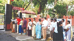 Voters wait outside a polling booth in Bengaluru during the state assembly polls, 12 May 2018
Photo: Getty Images