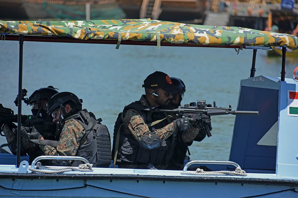 Indian paramilitary soldiers of CRPF Water Wing and Valley Quick Action team patrol practice in Dal Lake ahead of the G20 meeting. (Photo: Faisal Khan/Anadolu Agency via Getty Images)