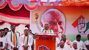 Kharge makes emotional appeal on home turf, says he is Karnataka's 'Bhoomi Putra'