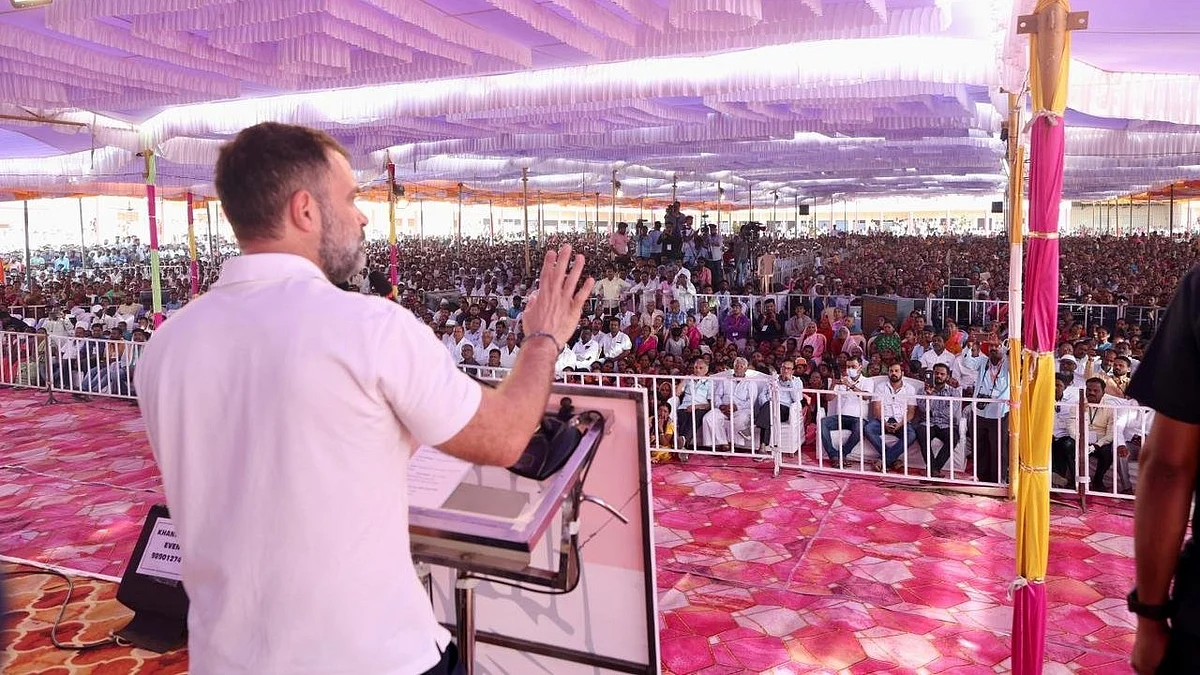 Rahul Gandhi addressing an election rally in Karnataka (Photo Courtesy: Twitter/ @INCIndia)