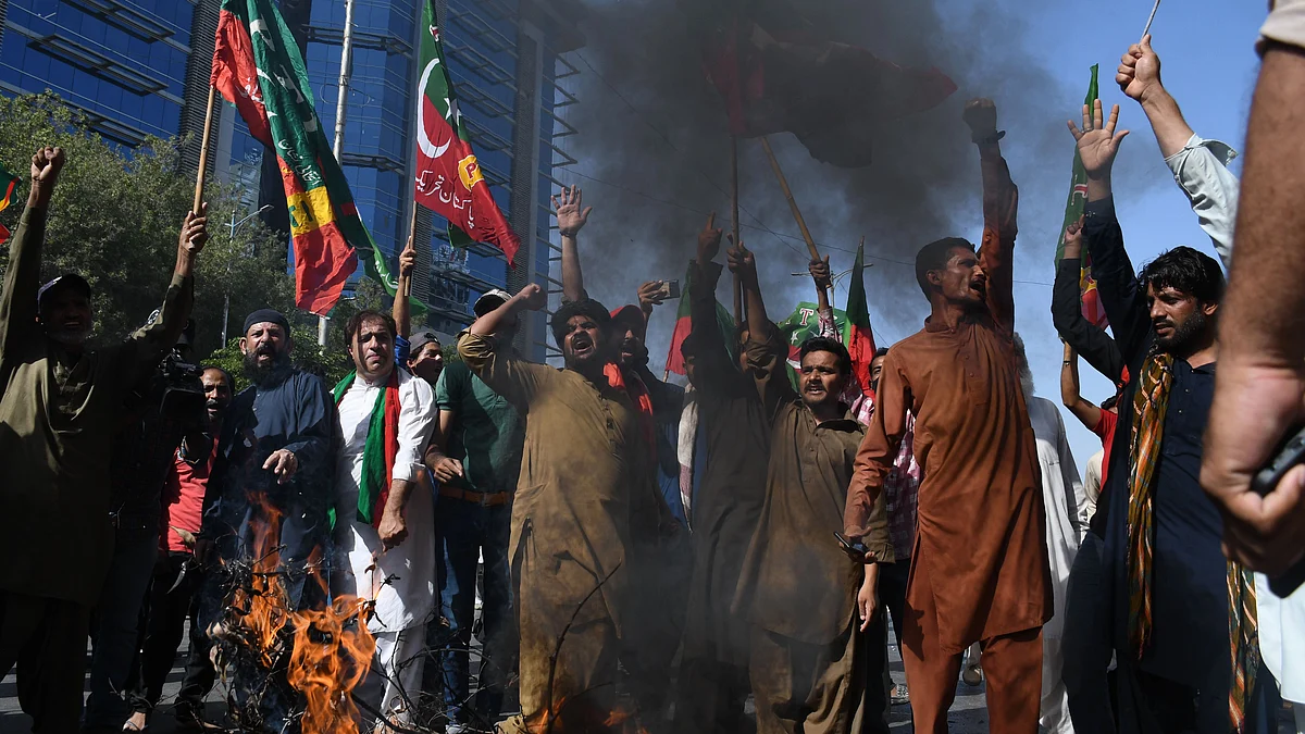 Supporters of Former Prime Minister Imran Khan and the political party Pakistan Tehreek-e-Insaf (PTI) take part in a protest against the arrest of their leader (Photo by Sabir Mazhar/Anadolu Agency via Getty Images)