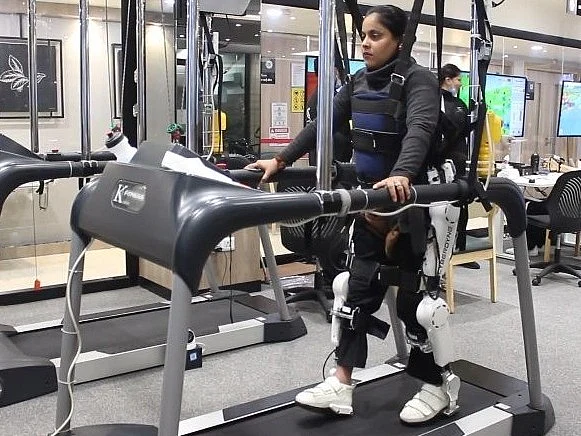 New brain-controlled robotic limb therapy gives hope to patients