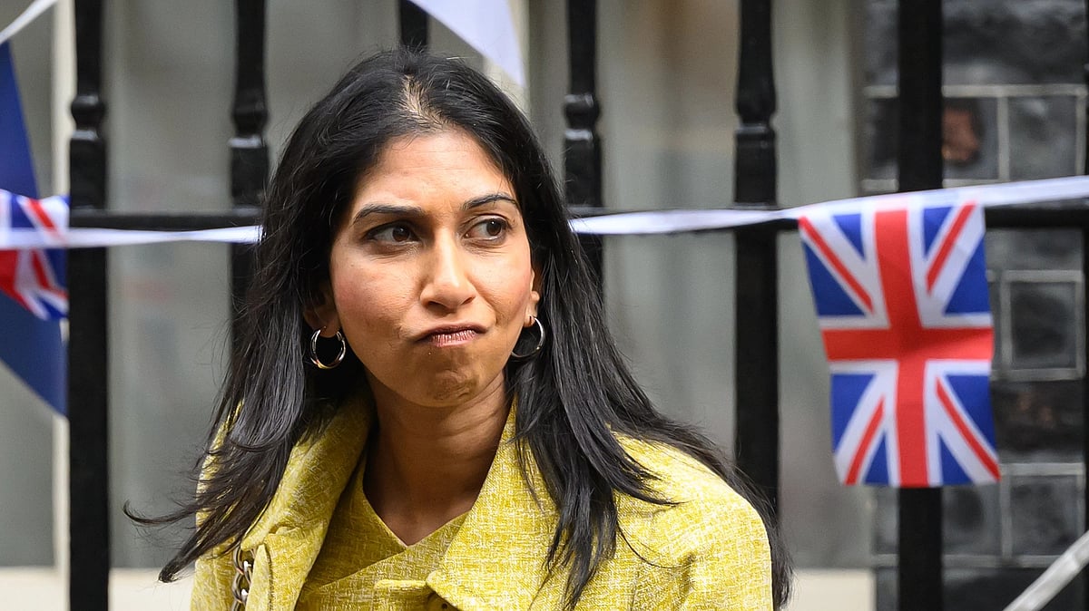 UK cracks down on overseas student visa right to bring family dependants