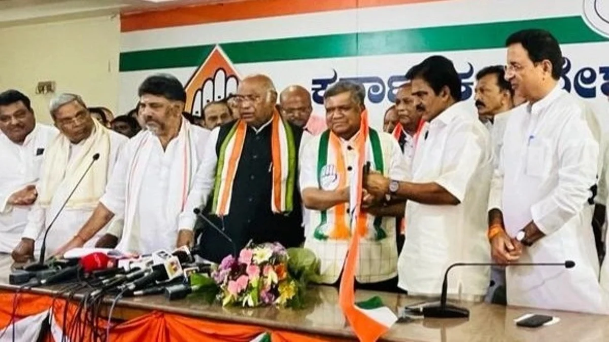 Jagadish Shettar with senior Congress leaders (Photo Courtesy: Congress)