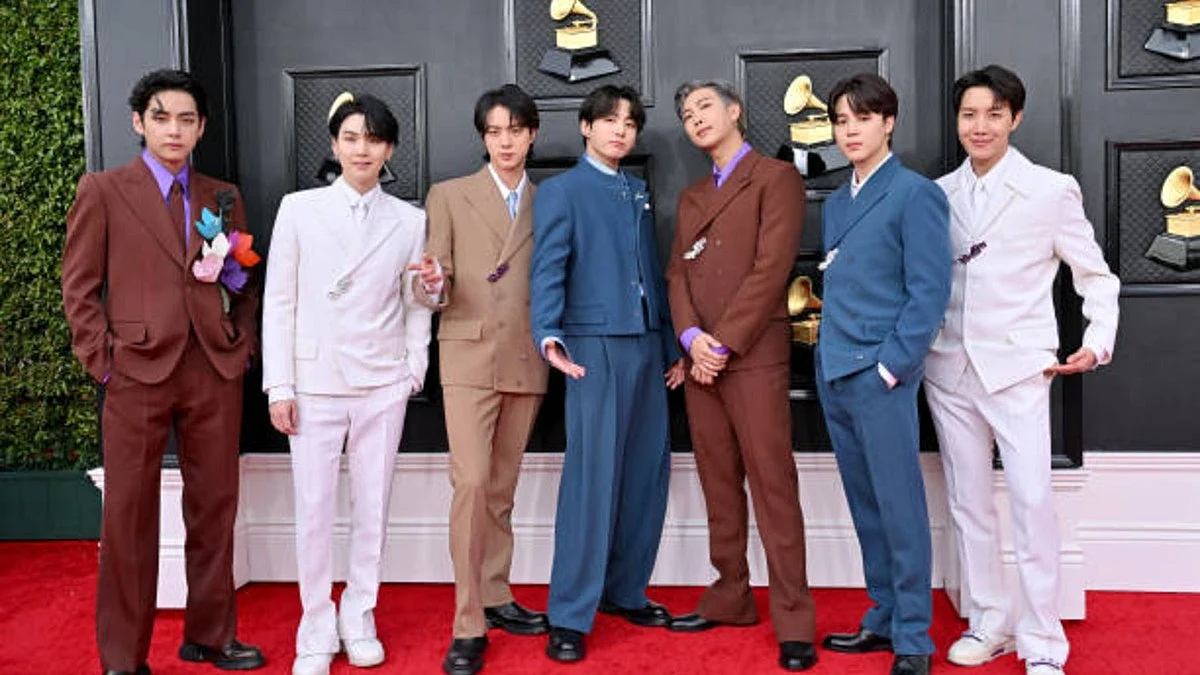 (L-R) V, Suga, Jin, Jungkook, RM, Jimin and J-Hope of BTS (Photo: Getty Images)