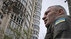 Ukraine updates: Russia launches large-scale air assault