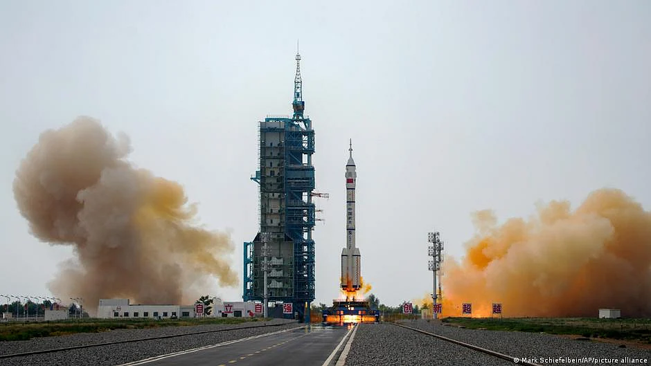 China: Shenzhou-16 mission launch (DW)