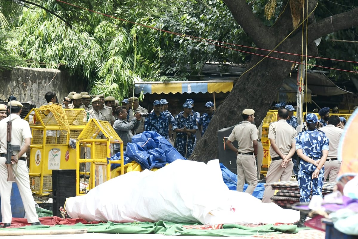 Delhi police removed tents from Jantar Mantar where the wrestlers have been protesting for more than a month now. (Photo: Vipin)