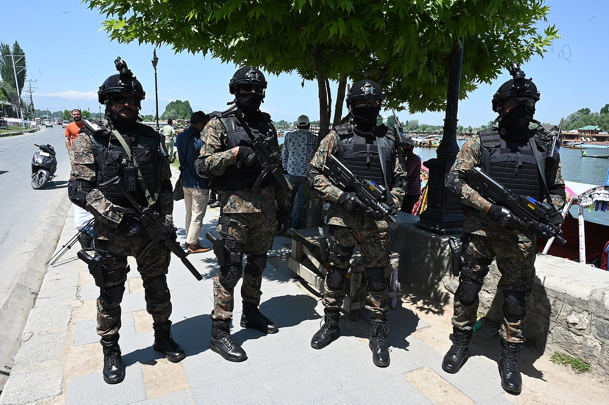 Central Reserve Police Force's (CRPF) Quick Action Team during a security drill at Dal Lake ahead of the G20 meeting in Srinagar, India. (Photo: Waseem Andrabi/Hindustan Times via Getty Images)