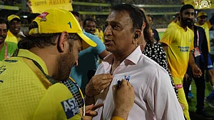 M.S. Dhoni signs Sunil Gavaskar's shirt after CSK loses the final match of the season. (Photo: Twitter/ @ChennaiIPL)