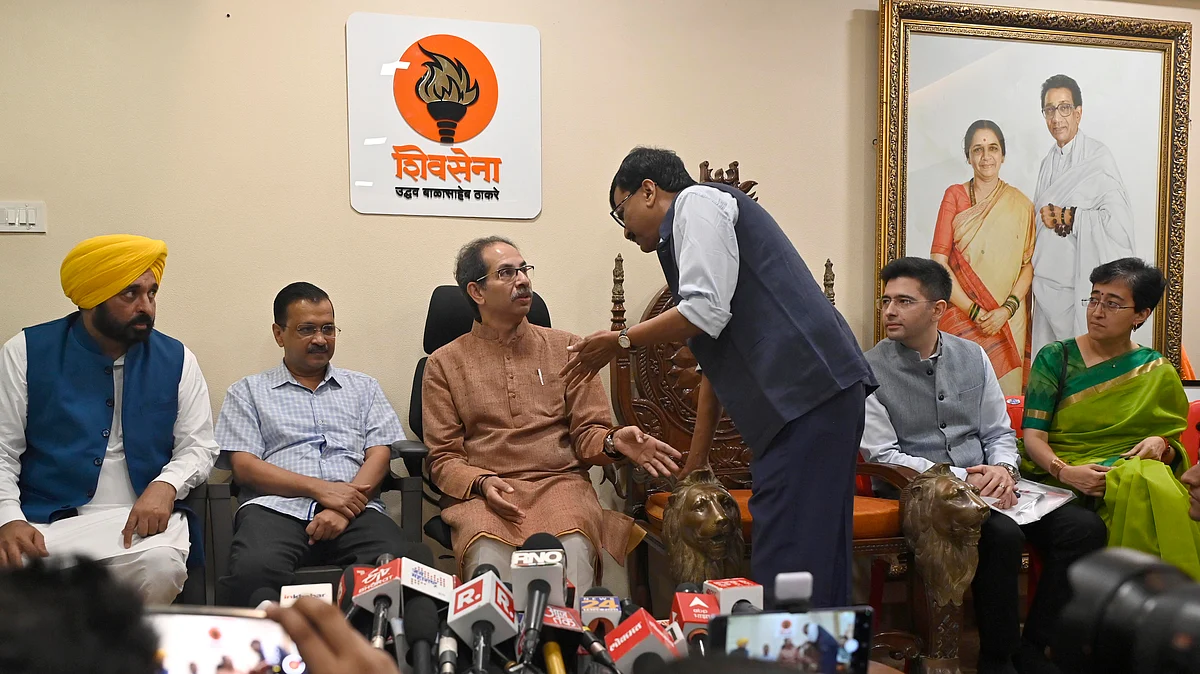 Bhagwant Mann, Arvind Kejriwal meet Uddhav Thackeray in Mumbai to seek support for AAP's fight against Centre's ordinance on control of services in Delhi on Wednesday, May 24. (Photo: Getty Images)