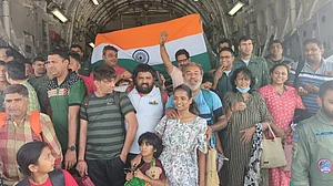 Indian citizens returning from Sudan. (Photo: Defence PRO, Mumbai)