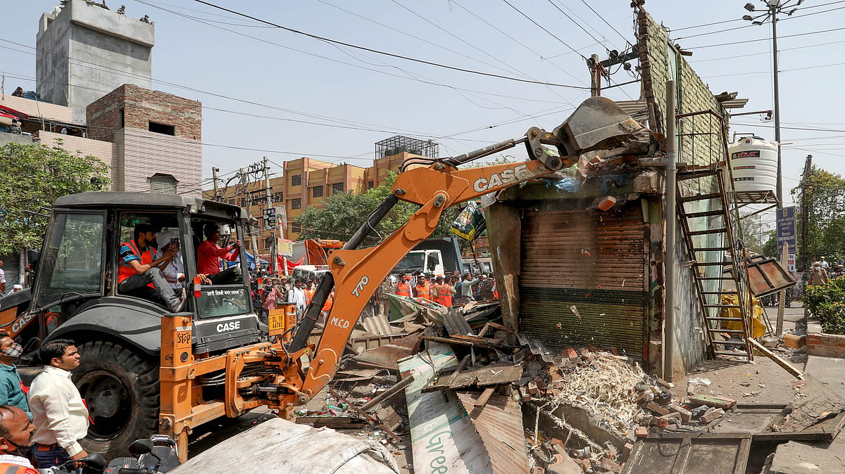 A bulldozer demolishes a structure during a joint anti-encroachment drive conducted by North Delhi Municipal Corporation (MCD) at Jahangirpuri area. (photo: Naveen Sharma/SOPA Images/LightRocket via Getty Images)